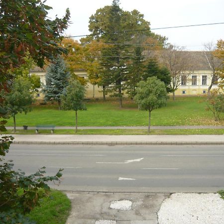 Szent Istvan Panzio Hodmezovasarhely Exterior photo